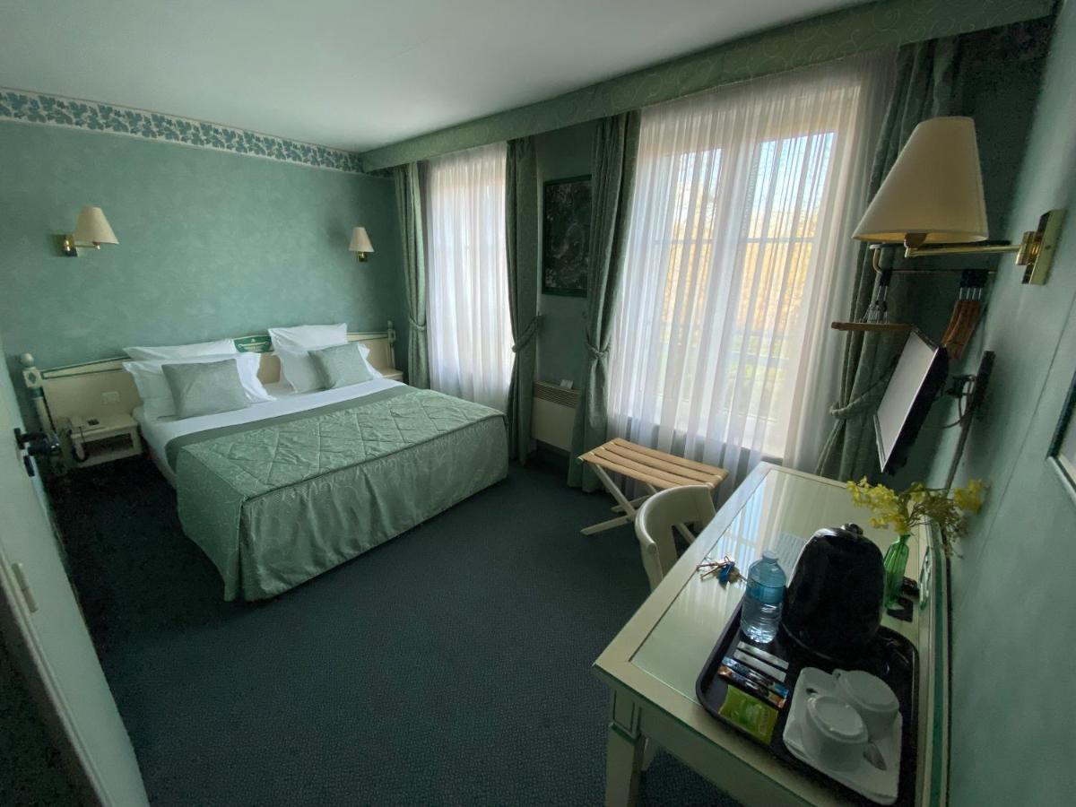 Hotel De La Tour Pont-de-lʼArche Екстериор снимка