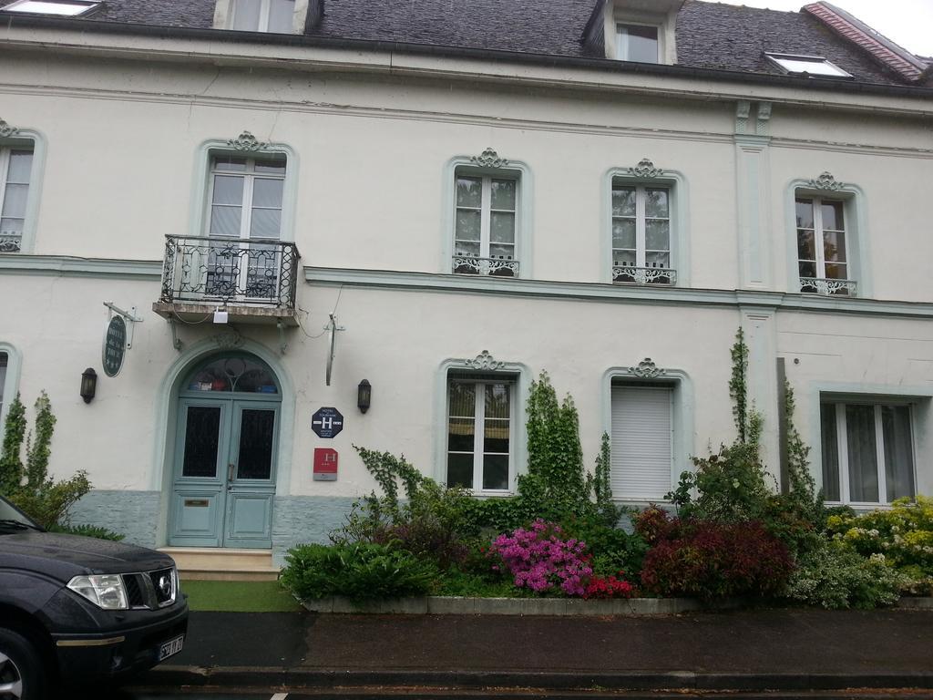 Hotel De La Tour Pont-de-lʼArche Екстериор снимка